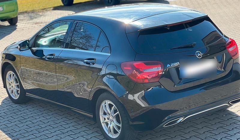 Gebraucht Mercedes A200 136 PS (100 kW) 2016 Schwarz Limousine