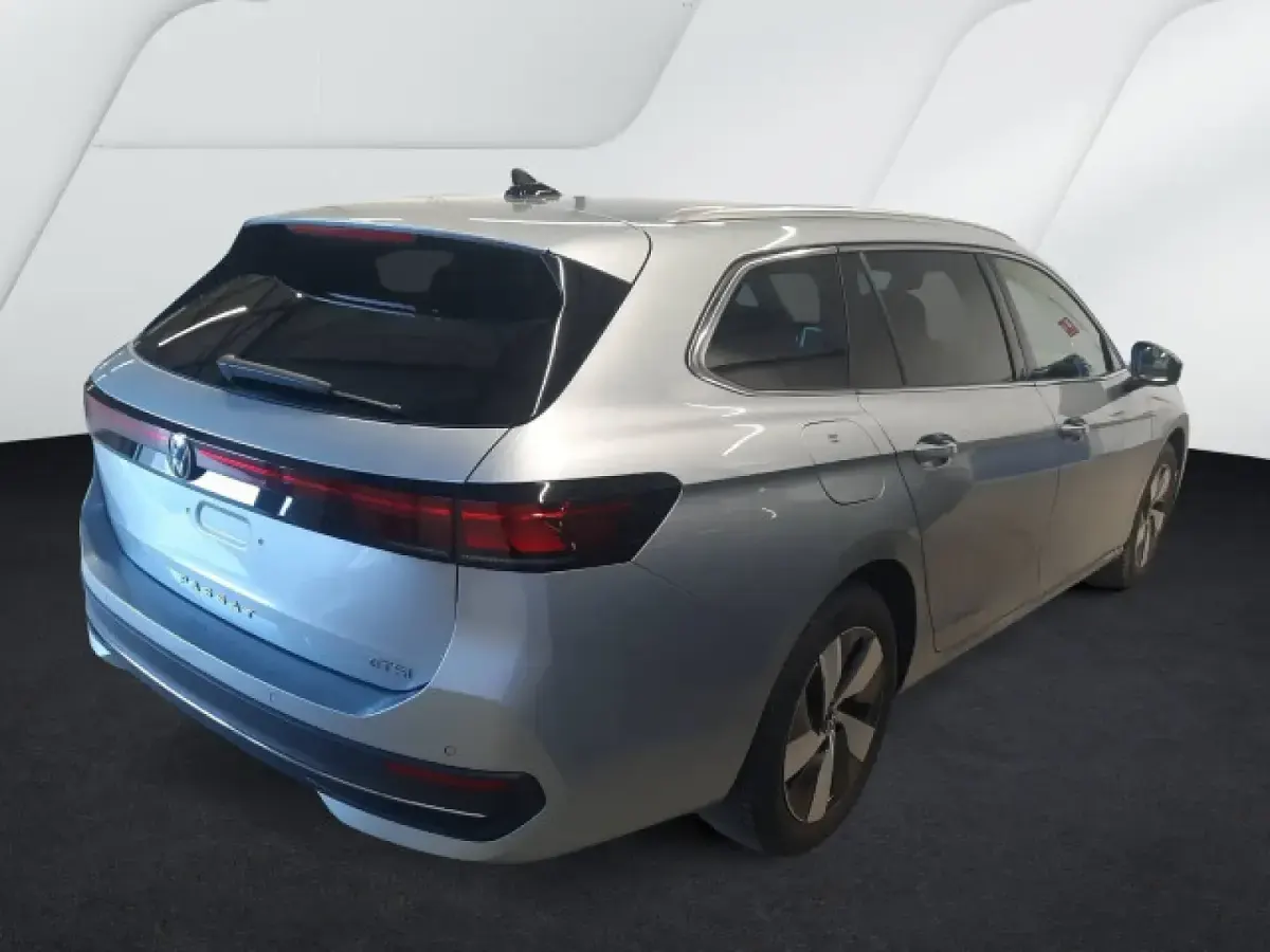Gebraucht VW Passat Business 150 PS (110 kW) 2025 Oyster silver metallic Kombi