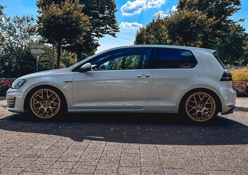 Weiß Gebraucht 2013 VW Golf VII GTI Limousine | 19.990 € - Bild 1/4