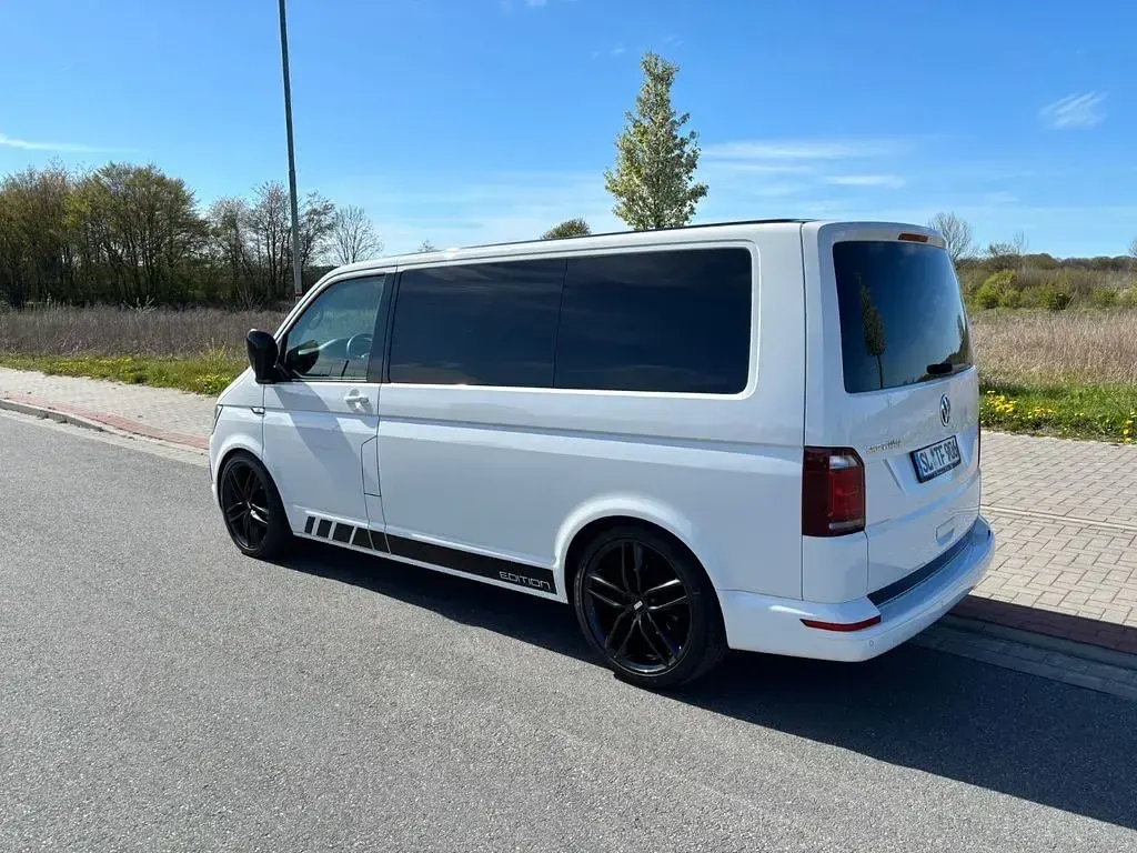 Gebraucht VW Multivan Edition 150 PS (110 kW) 2019 Weiß Van / Kleinbus