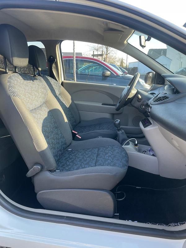 Second-hand Renault Twingo 58 CP (42 kW) 2009 Alb Hatchback