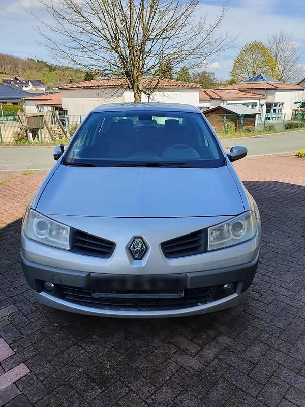 Silber Gebraucht 2006 Renault Mégane II Limousine | 1.700 € - Bild 1/4