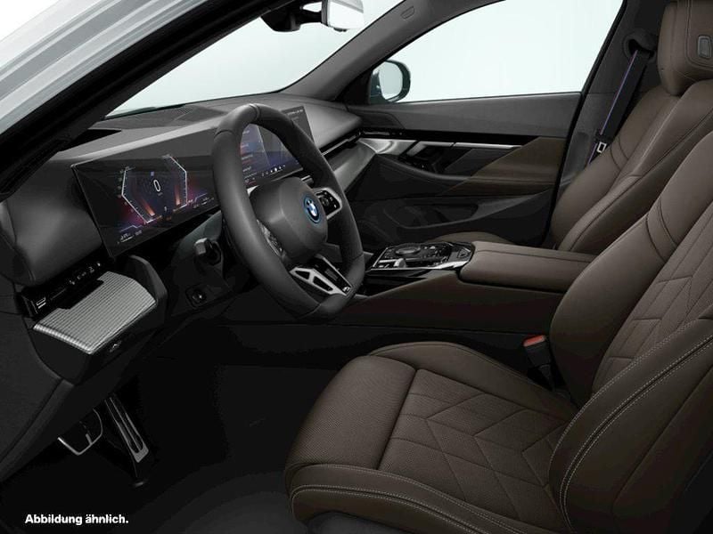 Gebraucht BMW 550e Comfort Edition 489 PS (359 kW) 2025 Kombi