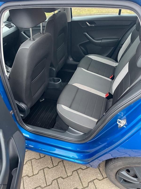 Gebraucht Skoda Rapid 90 PS (66 kW) 2016 Blau Limousine