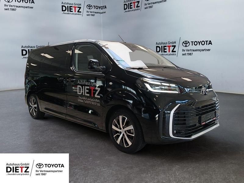 Graphitschwarz Neu 2025 Toyota Proace Verso Kombi | 47.880 € - Bild 1/4