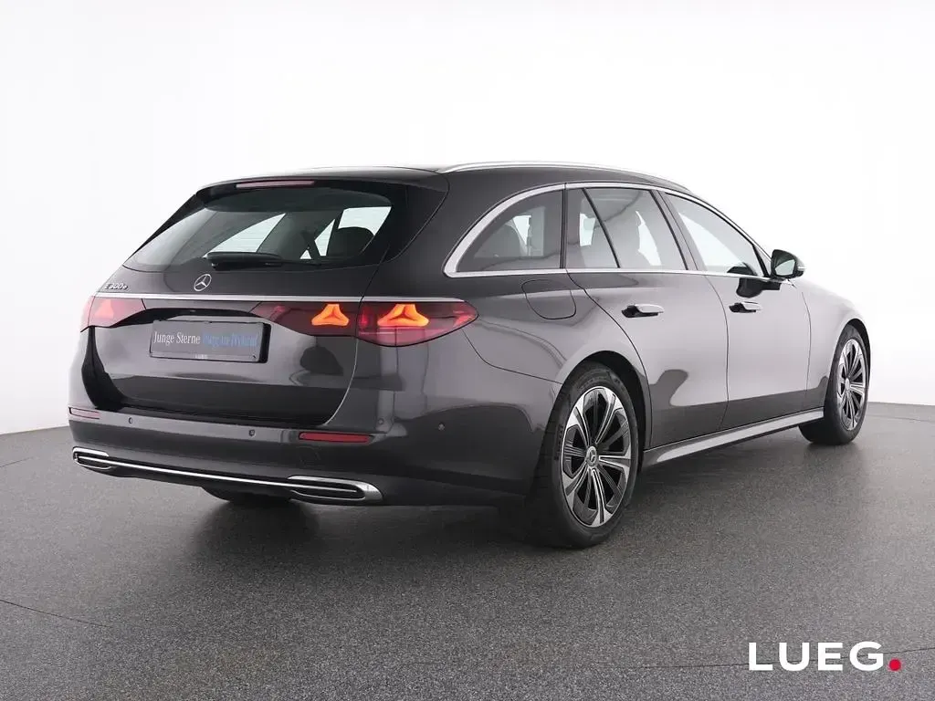 Gebraucht Mercedes E300 Avantgarde 204 PS (150 kW) 2025 Grau Limousine