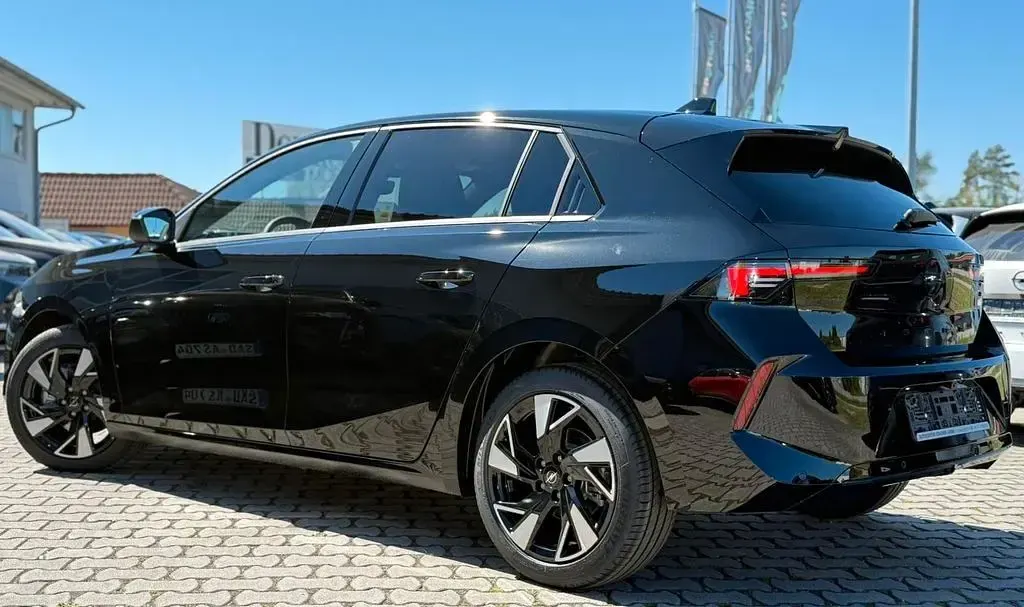 Neu Opel Astra 145 PS (106 kW) 2026 Schwarz Limousine