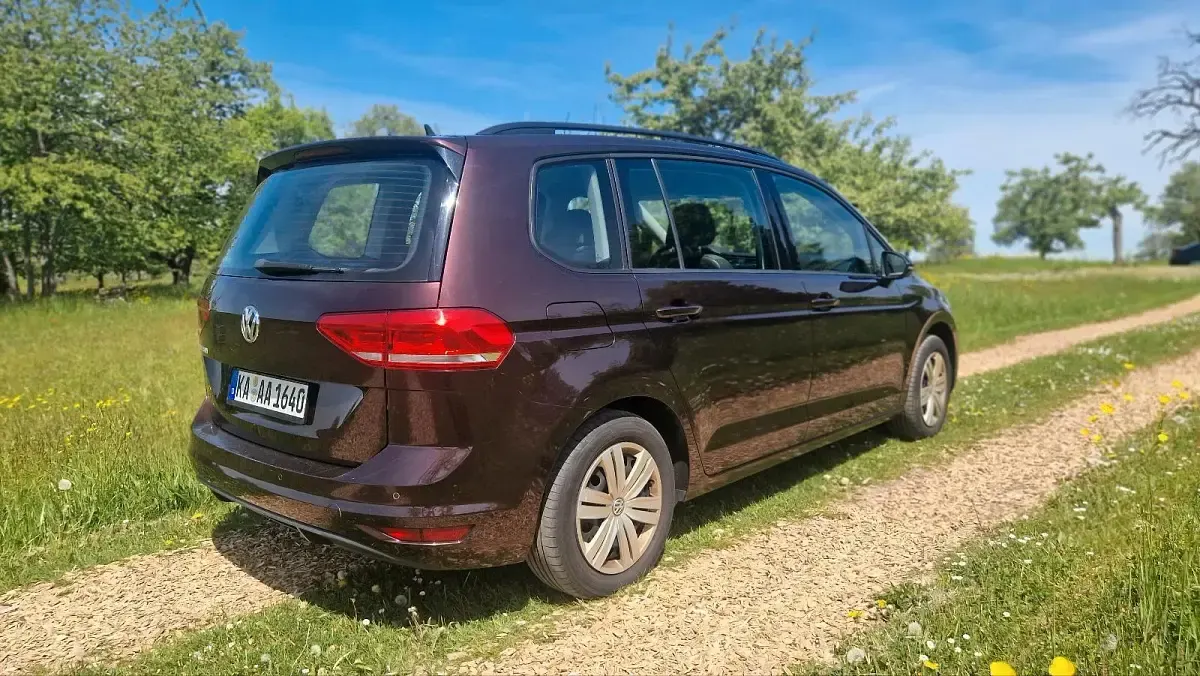 Gebraucht VW Touran 110 PS (80 kW) 2018 Rot Van / Kleinbus
