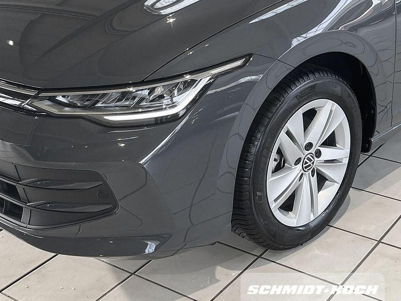 Gebraucht VW Golf VIII Life 116 PS (85 kW) 2024 Grau Limousine