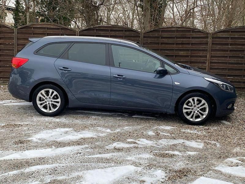 Gebraucht Kia Ceed Sportswagon Edition 7 135 PS (99 kW) 2013 Blau Kombi