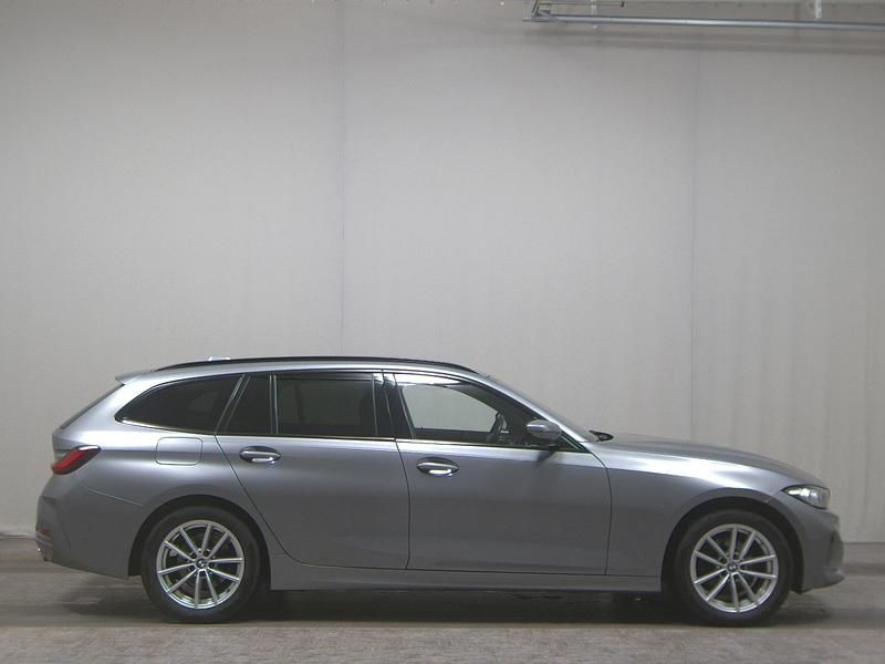 Grau Gebraucht 2023 BMW 318 Sport Line Kombi | 25.780 € (Guter Preis) - Bild 1/4