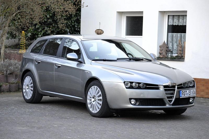 Grau Gebraucht 2006 Alfa Romeo 159 Kombi | 4.750 € (Fairer Preis) - Bild 1/4