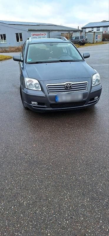 Grau Gebraucht 2004 Toyota Avensis T2 Kombi | 2.800 € (Guter Preis) - Bild 1/4