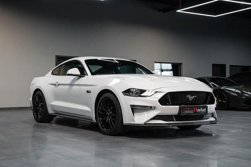 Weiß Gebraucht 2021 Ford Mustang GT Premium Coupé | 41.950 € (Fairer Preis) - Bild 1/4