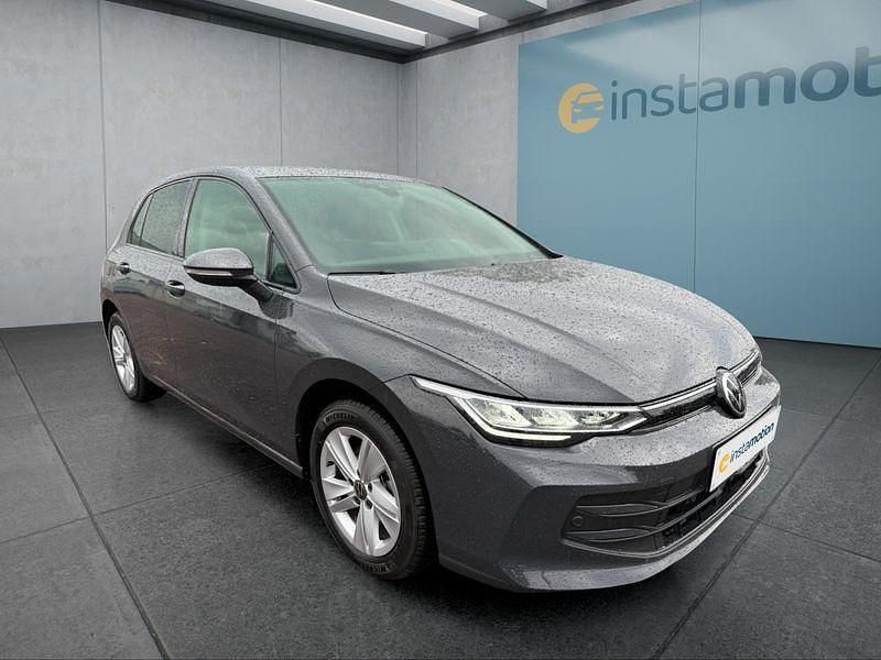 Grau Gebraucht 2024 VW Golf VIII Life Kleinwagen | 26.199 € (Fairer Preis) - Bild 1/4