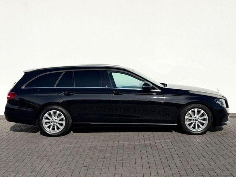Gebraucht Mercedes E300 245 PS (180 kW) 2019 Obsidianschwarz Kombi