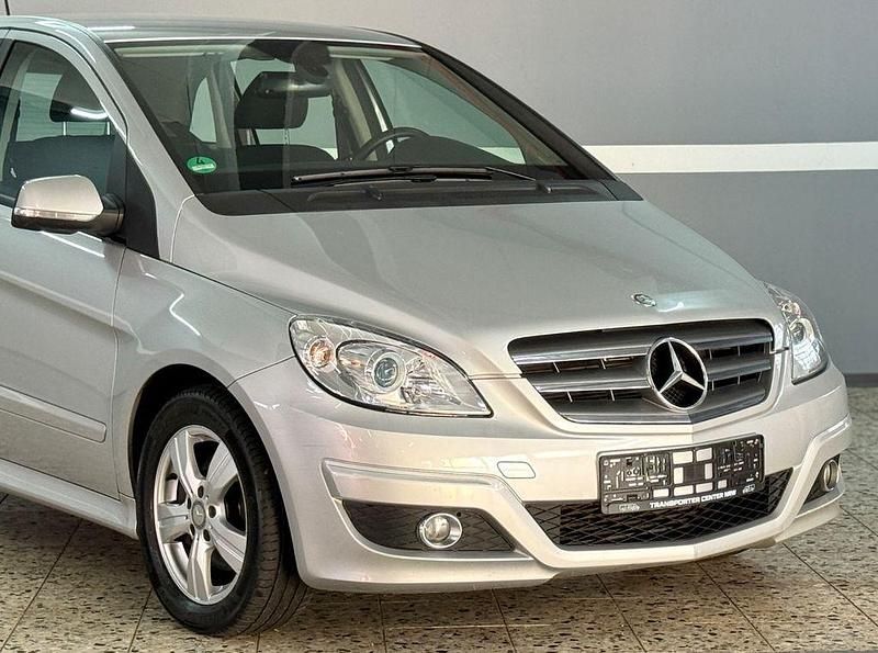 Gebraucht Mercedes B180 109 PS (80 kW) 2011 Silber Van / Kleinbus