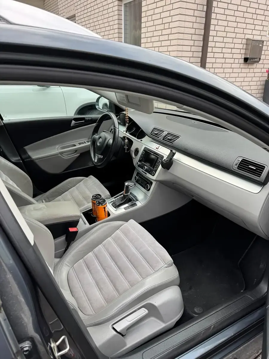 Gebraucht VW Passat Highline 140 PS (102 kW) 2010 Grau Kombi