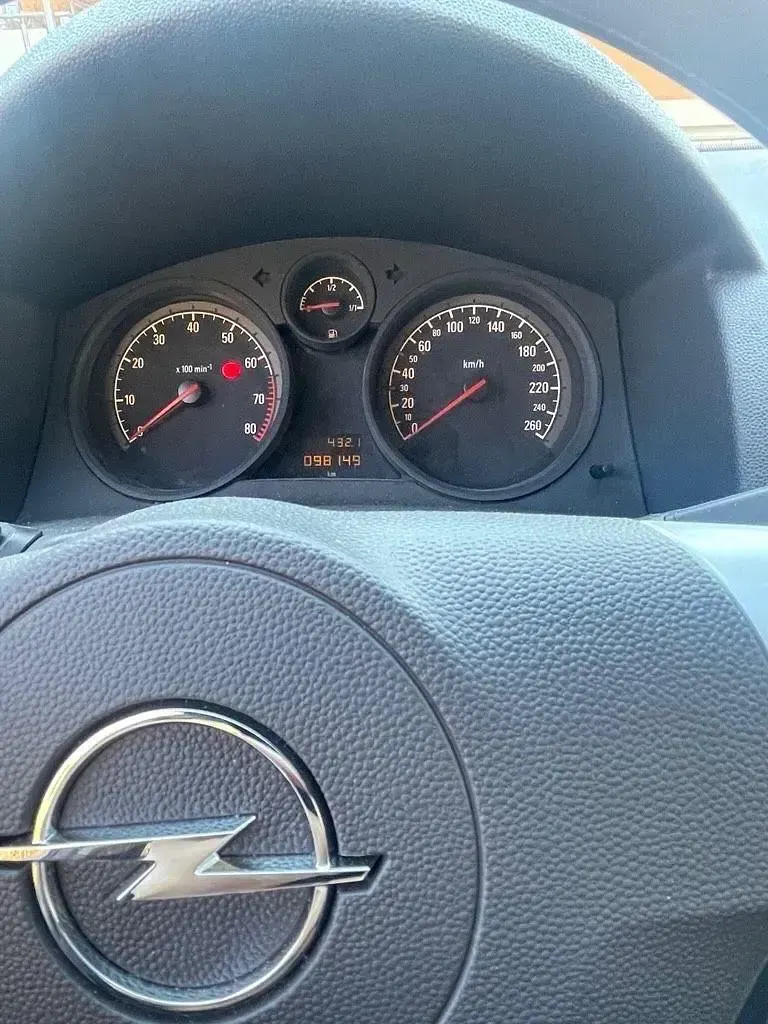 Gebraucht Opel Astra Edition 116 PS (85 kW) 2009 Grau Limousine