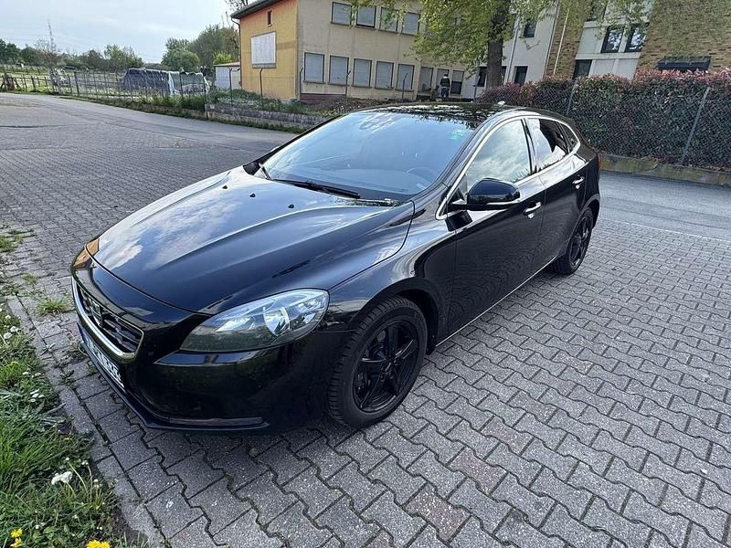 Gebraucht Volvo V40 Momentum 190 PS (139 kW) 2014 Limousine