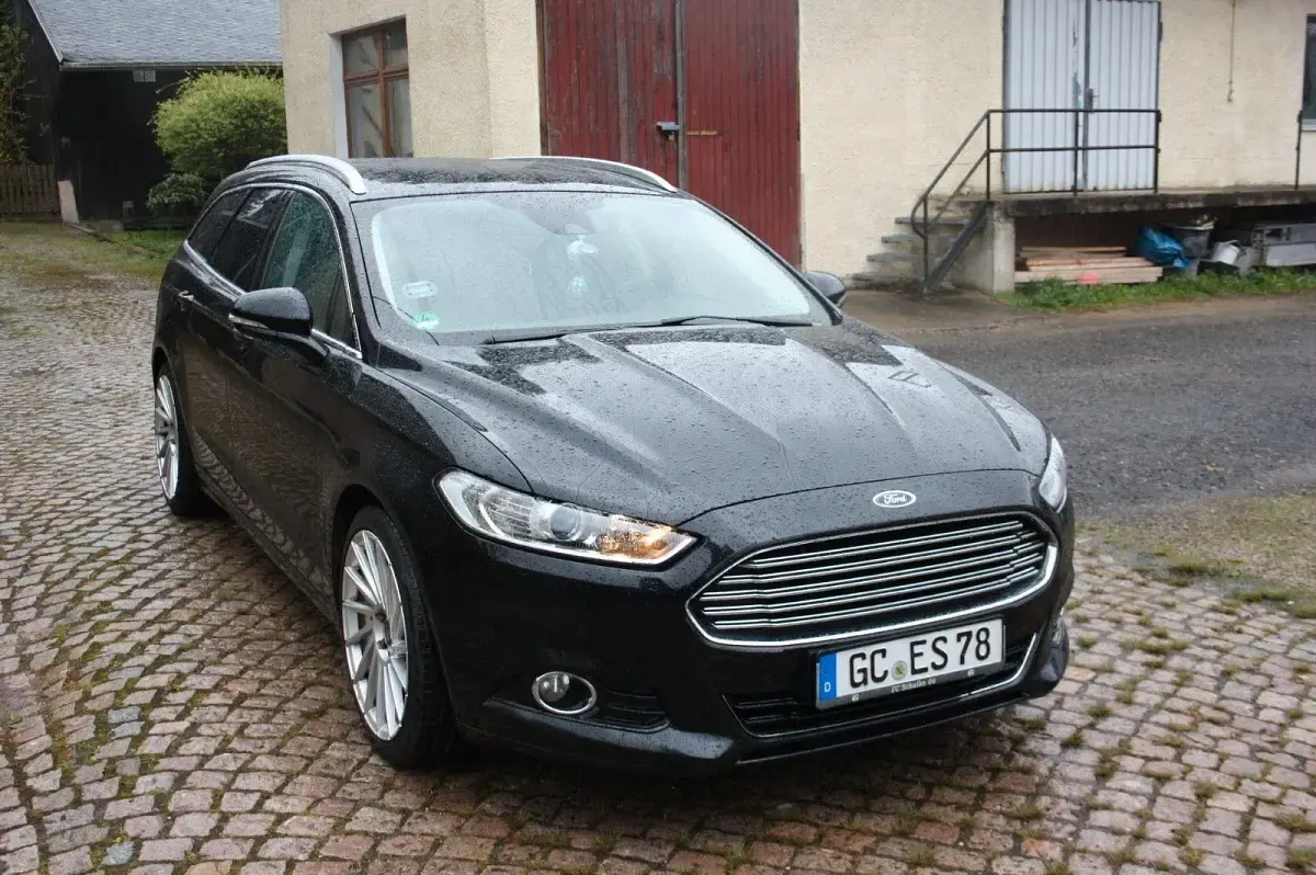 Usado Ford Mondeo Titanium 179 CV (131 kW) 2016 Negro Berlina