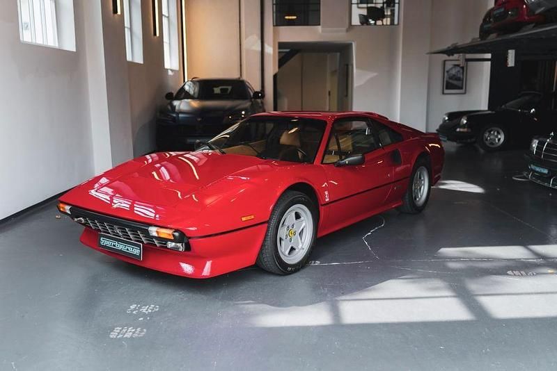 Second-hand Ferrari 308 235 CP (172 kW) 1983 Roșu Coupe