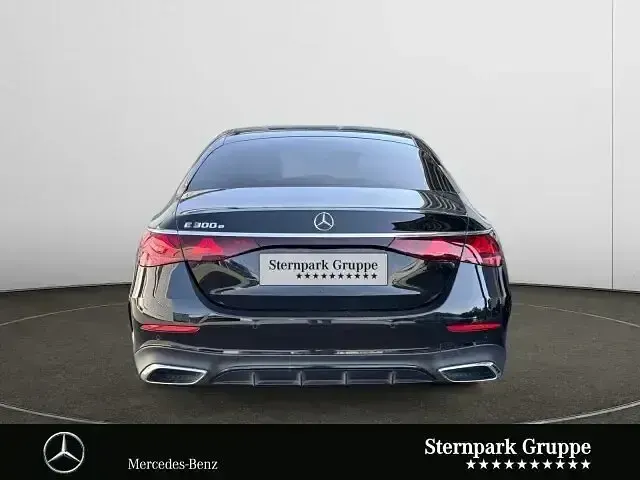Gebraucht Mercedes E300 AMG 333 PS (244 kW) 2025 Lack obsidianschwarz Limousine