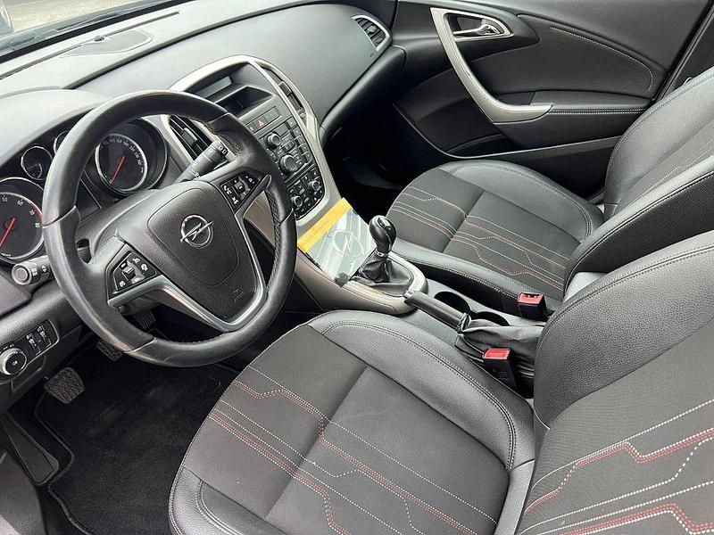 Gebraucht Opel Astra 101 PS (74 kW) 2013 Schwarz Limousine