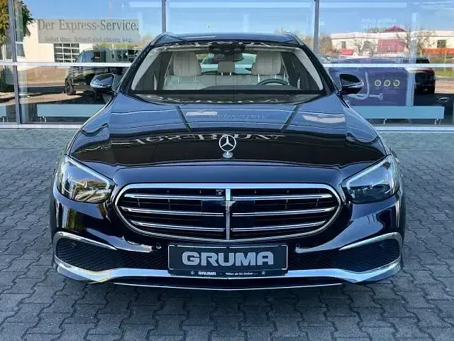 Gebraucht Mercedes E300 Exclusive 306 PS (225 kW) 2022 Unilack schwarz Kombi