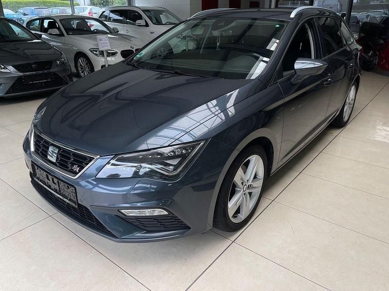 Grau Gebraucht 2020 Seat Leon ST FR Kombi | 17.999 € (Fairer Preis) - Bild 1/4