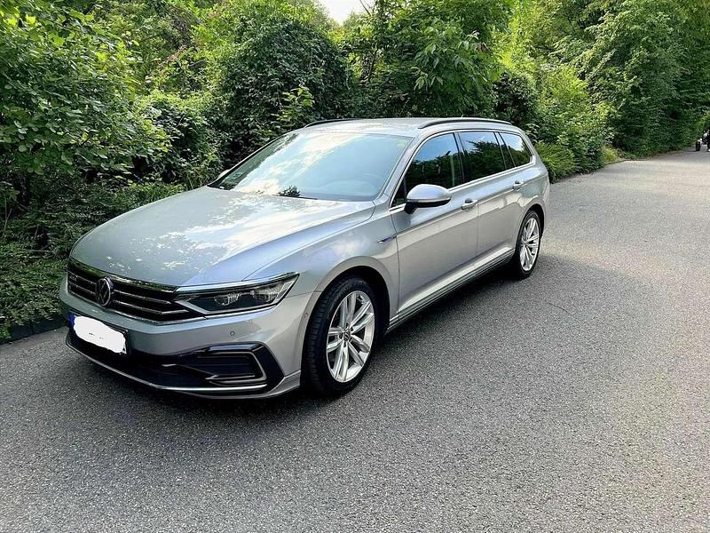 Silber Gebraucht 2020 VW Passat GTE Kombi | 20.999 € (Guter Preis) - Bild 1/4