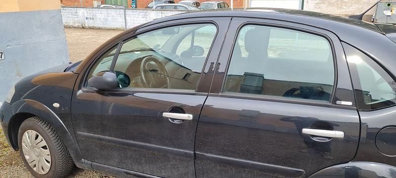 Second-hand Citroën C3 Attraction 73 CP (53 kW) 2009 Negru Berlinǎ