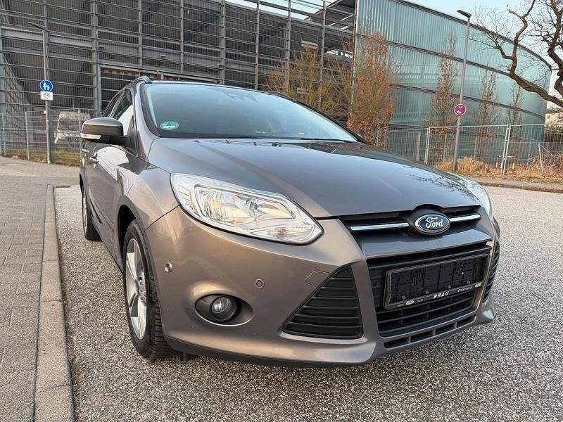 Gebraucht Ford Focus 101 PS (74 kW) 2014 Braun Kombi