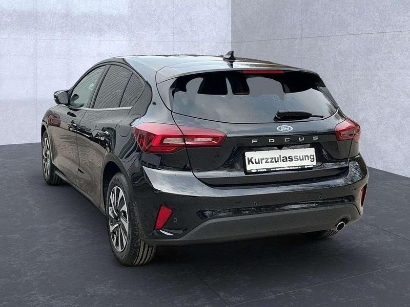 Neu Ford Focus Titanium 155 PS (114 kW) 2026 Agate black metallic Limousine