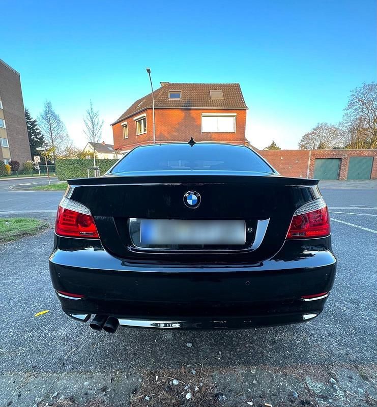 Gebraucht BMW 525 218 PS (160 kW) 2008 Schwarz Limousine