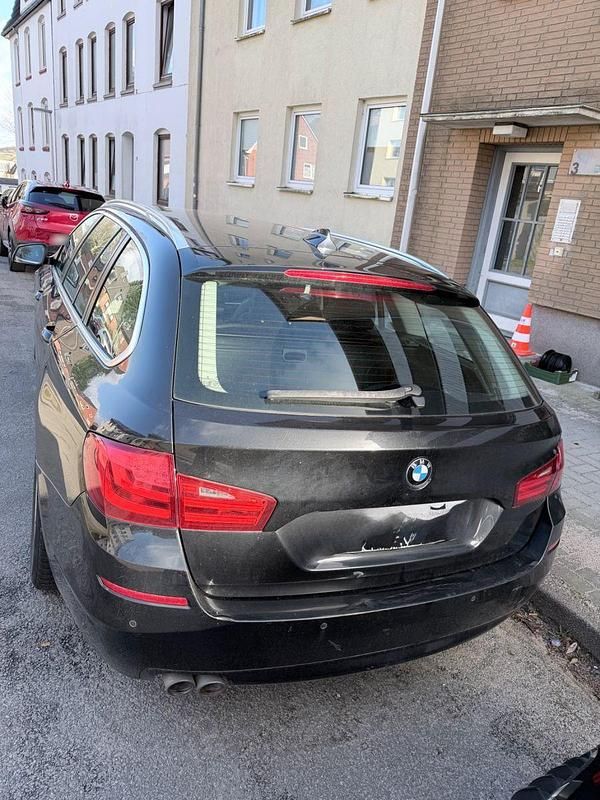 Gebraucht BMW 520 184 PS (135 kW) 2012 Schwarz Kombi