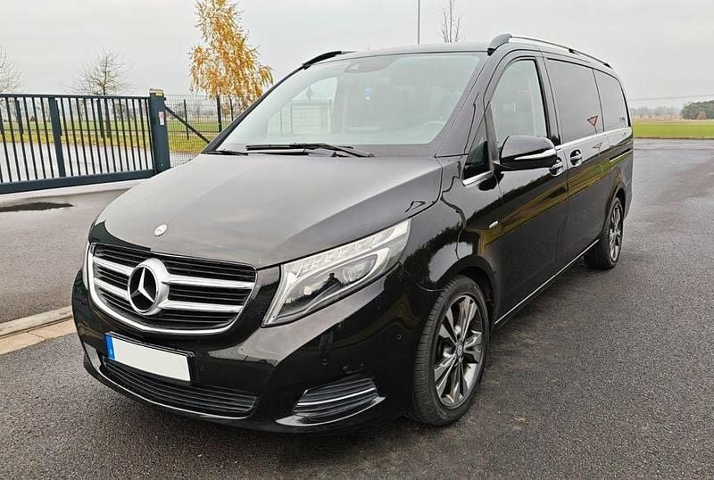 Gebraucht Mercedes V220 Avantgarde Edition 163 PS (119 kW) 2016 Schwarz Van / Kleinbus