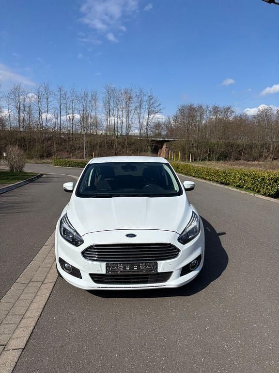 Gebraucht Ford S-MAX Titanium 209 PS (153 kW) 2017 Weiß Van / Kleinbus