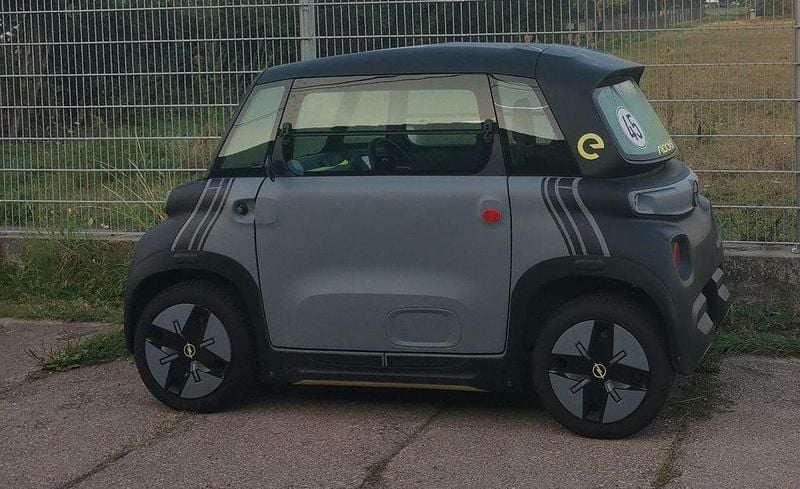 Grau Gebraucht 2023 Opel Rocks-e Rocks Kleinwagen | 6.777 € - Bild 1/4