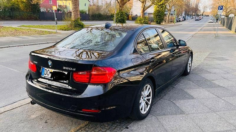 Second-hand BMW 320 Performance 184 CP (135 kW) 2014 Negru Berlinǎ