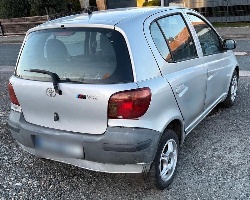 Gebraucht Toyota Yaris 60 PS (44 kW) 2004 Silber Kleinwagen