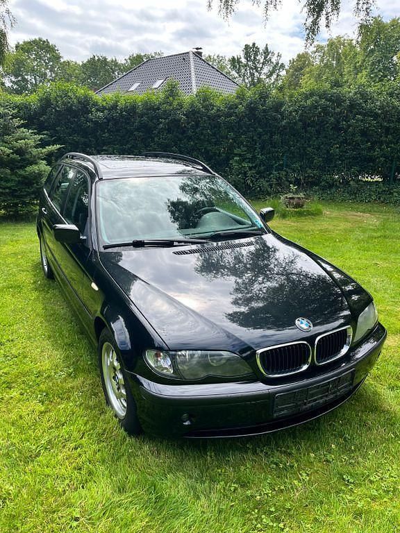 Schwarz Gebraucht 2005 BMW 320 Kombi | 1.950 € (Superpreis) - Bild 1/4