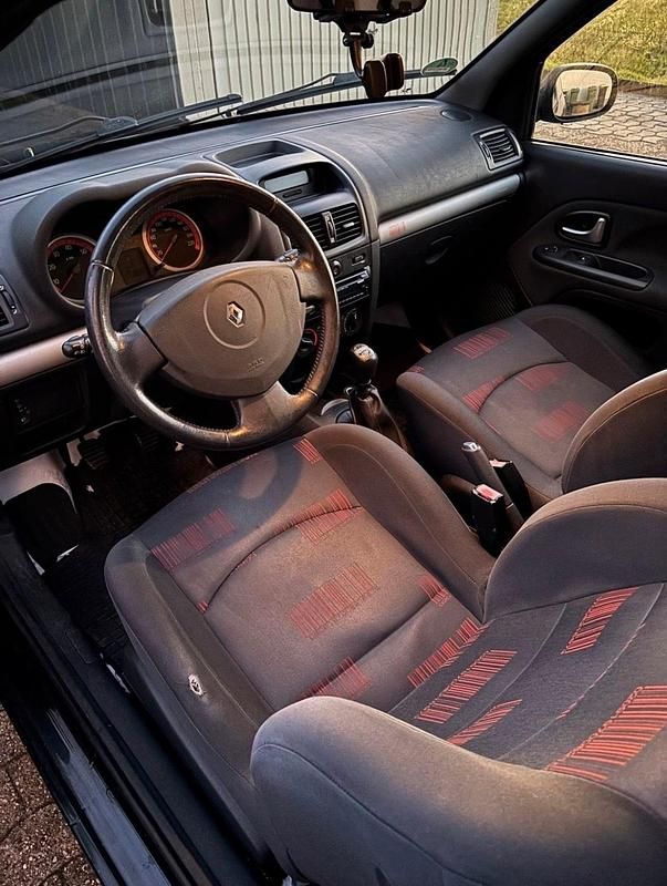 Gebraucht Renault Clio II 75 PS (55 kW) 2005 Schwarz Kleinwagen