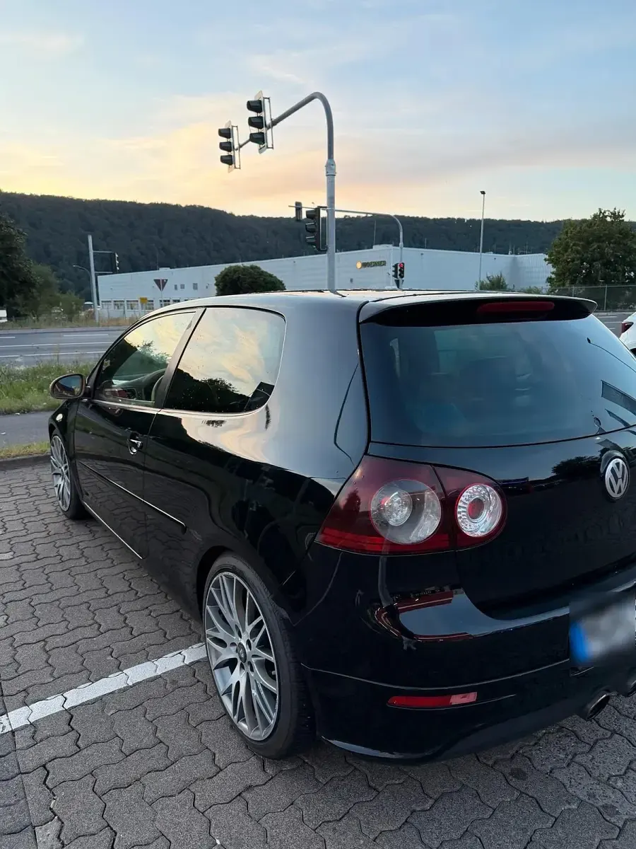 Gebraucht VW Golf V 105 PS (77 kW) 2005 Schwarz Kleinwagen