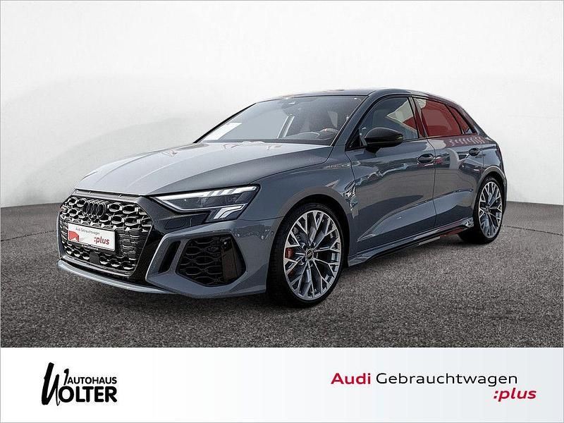 Kemoragrau metallic Gebraucht 2023 Audi RS3 Sportback Ambiente Kleinwagen | 59.260 € (Fairer Preis) - Bild 1/4