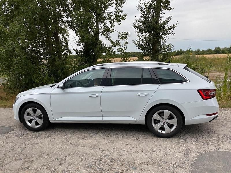 Gebraucht Skoda Superb 150 PS (110 kW) 2019 Weiß Kombi