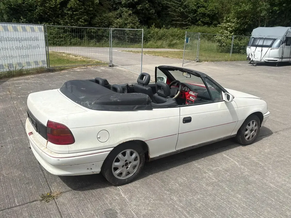 Używany Opel Astra Cabriolet 75 KM (55 kW) 1997 Biały Kabriolet