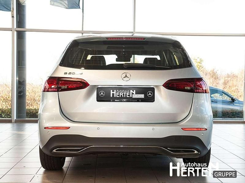 Gebraucht Mercedes B200 Progressive 150 PS (110 kW) 2025 Lack hightechsilber Van / Kleinbus