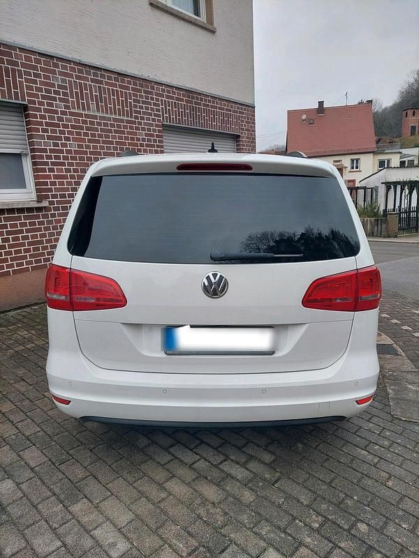 Gebraucht VW Sharan 140 PS (102 kW) 2012 Weiß Van / Kleinbus