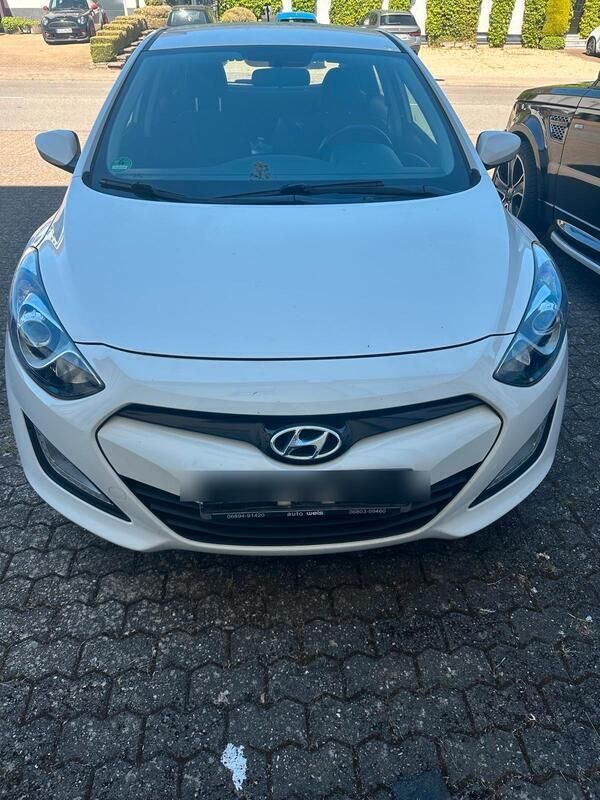 Weiß Gebraucht 2014 Hyundai i30 Limousine | 6.300 € (Guter Preis) - Bild 1/4
